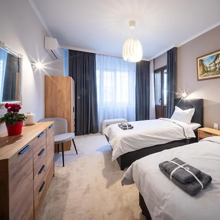 Centre Spacious 2 Bedroom Daire *
