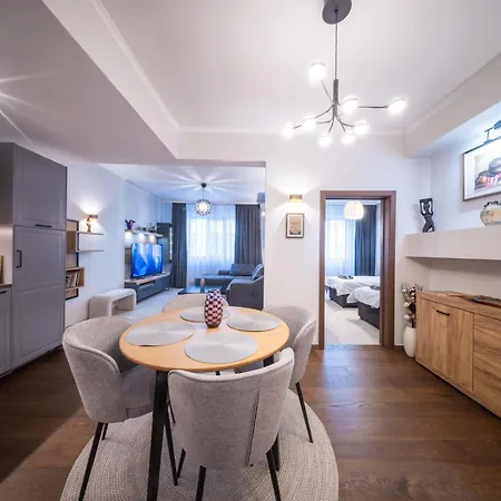 Centre Spacious 2 Bedroom Daire *
