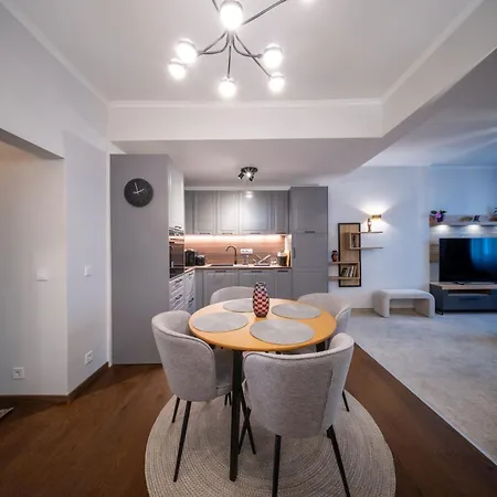 Centre Spacious 2 Bedroom Daire