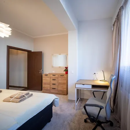 Centre Spacious 2 Bedroom Lägenhet *