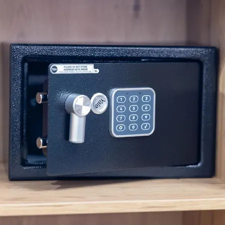 Apartment Centre Spacious 2 Bedroom *