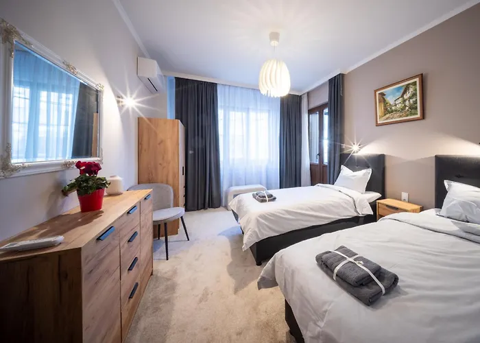 Centre Spacious 2 Bedroom Apartment *